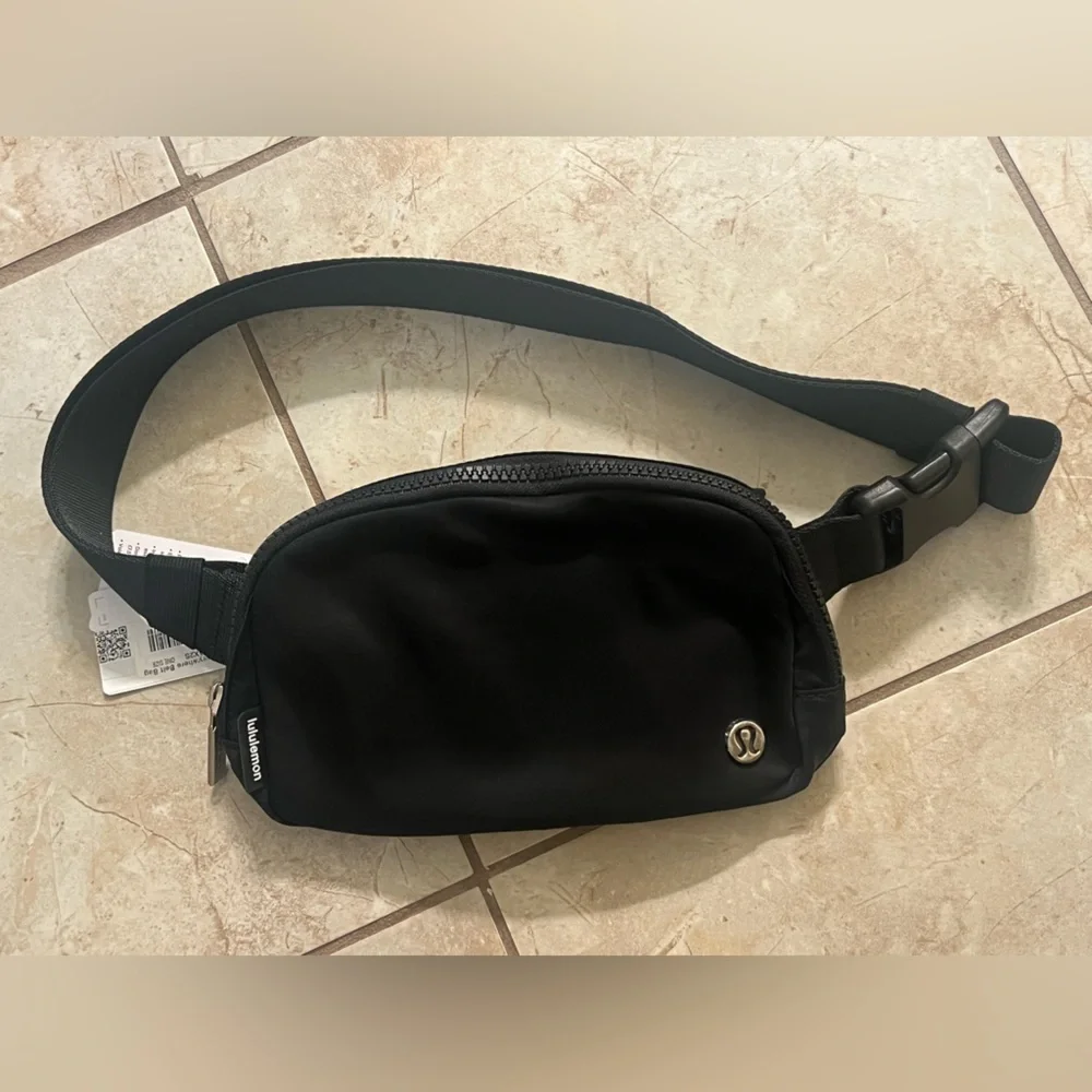 lululemon athletica black everywhere belt bag - Picture 1 of 8